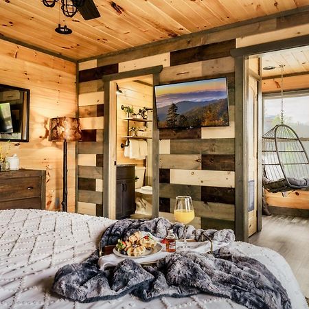 Mountainscape - Brand New Cabin W Views - Hottub - Firetable - Ps5 - Pooltable - 3 Pools แกตลิงเบิร์ก ภายนอก รูปภาพ