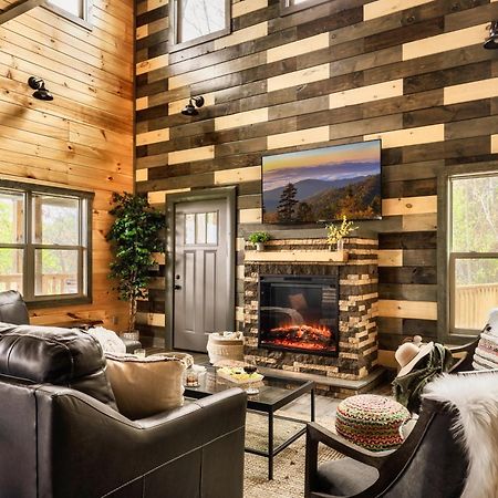 Mountainscape - Brand New Cabin W Views - Hottub - Firetable - Ps5 - Pooltable - 3 Pools แกตลิงเบิร์ก ภายนอก รูปภาพ