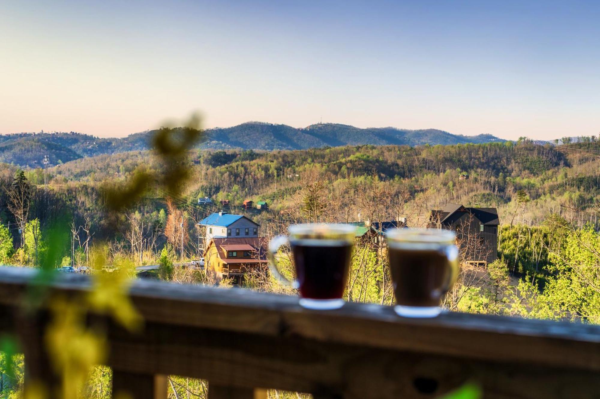 Mountainscape - Brand New Cabin W Views - Hottub - Firetable - Ps5 - Pooltable - 3 Pools แกตลิงเบิร์ก ภายนอก รูปภาพ