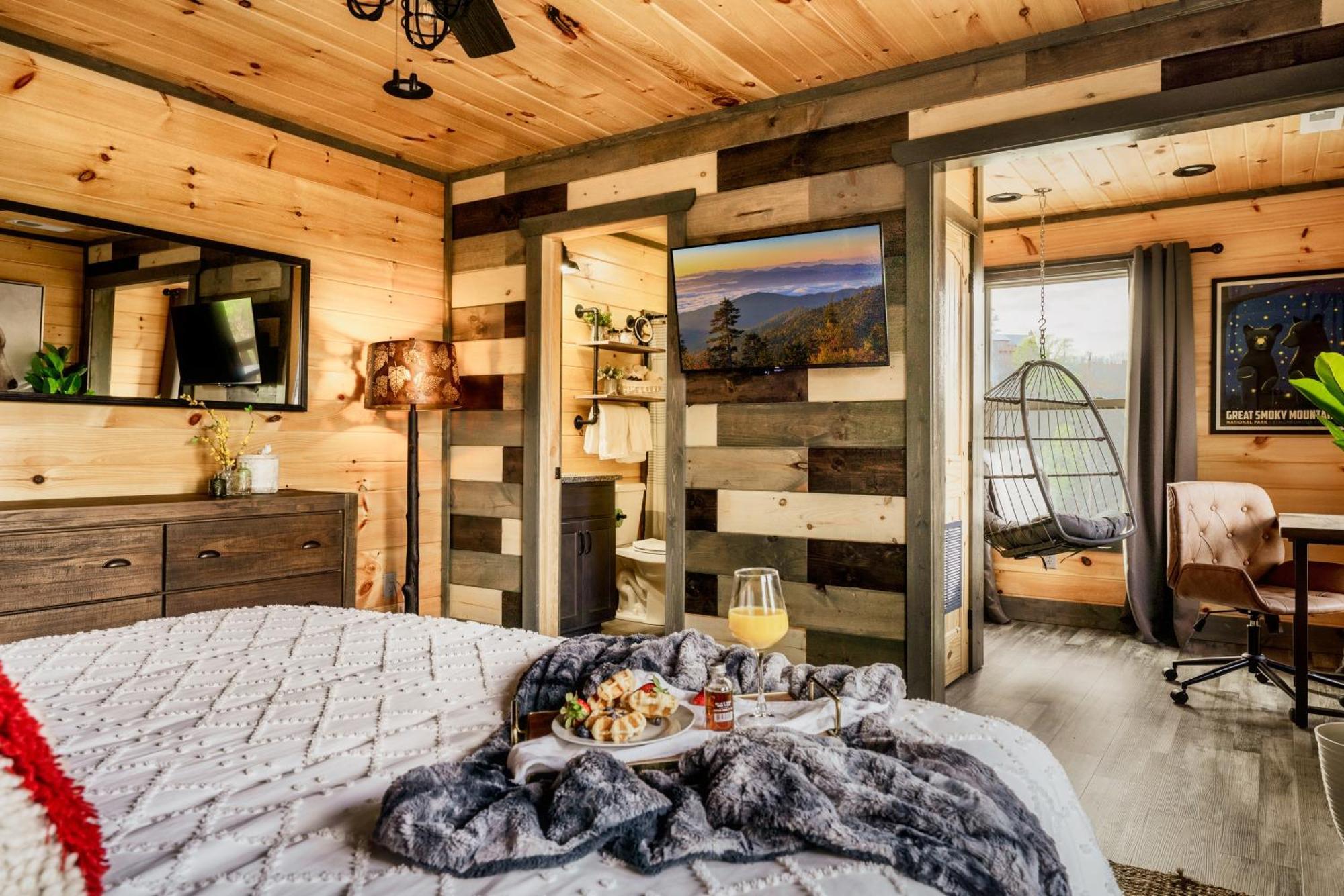 Mountainscape - Brand New Cabin W Views - Hottub - Firetable - Ps5 - Pooltable - 3 Pools แกตลิงเบิร์ก ภายนอก รูปภาพ