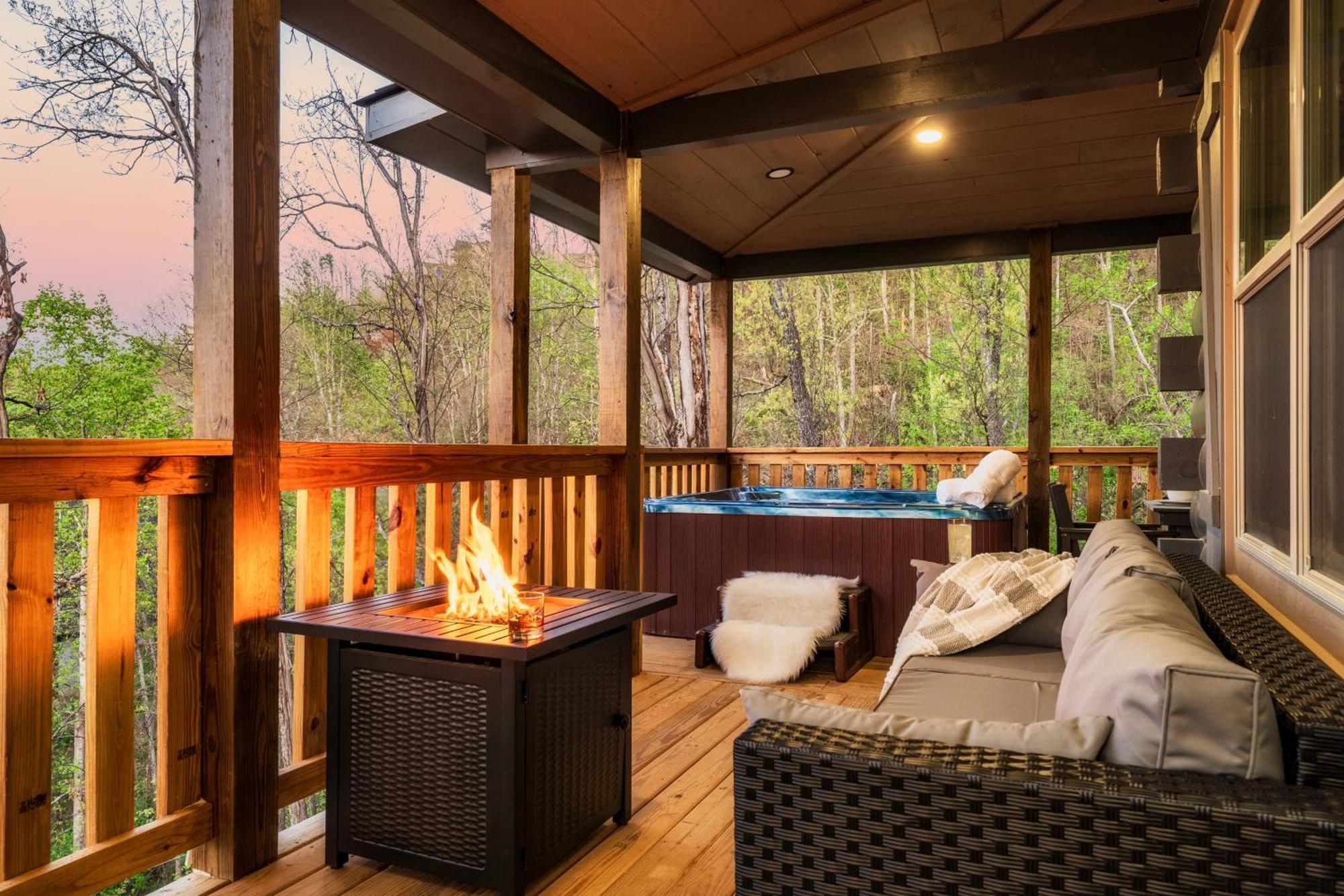 Mountainscape - Brand New Cabin W Views - Hottub - Firetable - Ps5 - Pooltable - 3 Pools แกตลิงเบิร์ก ภายนอก รูปภาพ