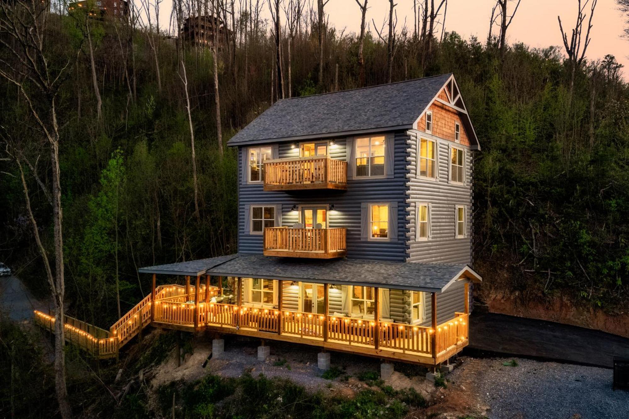 Mountainscape - Brand New Cabin W Views - Hottub - Firetable - Ps5 - Pooltable - 3 Pools แกตลิงเบิร์ก ภายนอก รูปภาพ