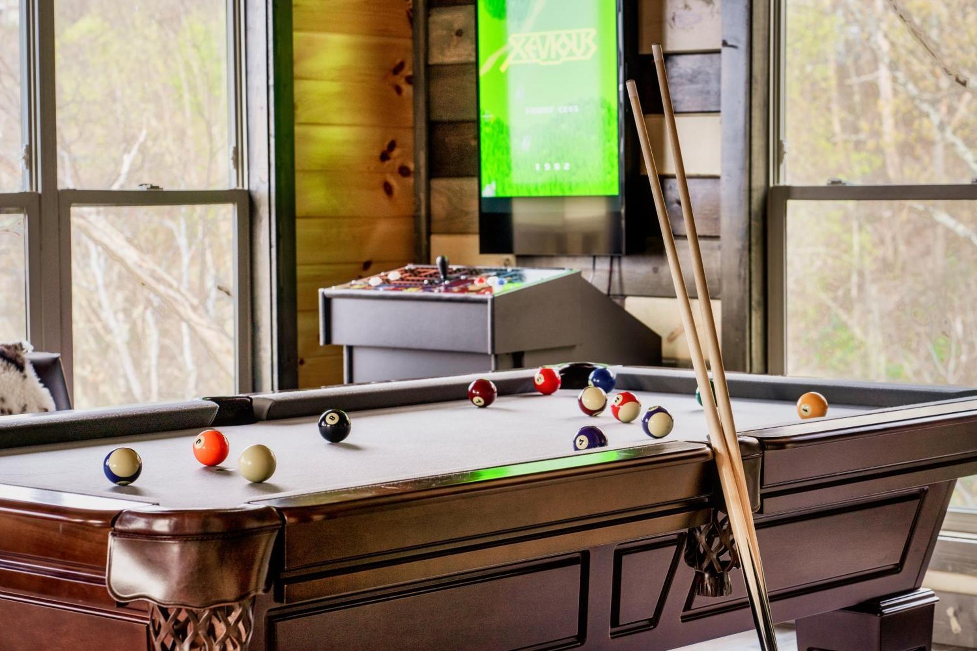 Mountainscape - Brand New Cabin W Views - Hottub - Firetable - Ps5 - Pooltable - 3 Pools แกตลิงเบิร์ก ภายนอก รูปภาพ