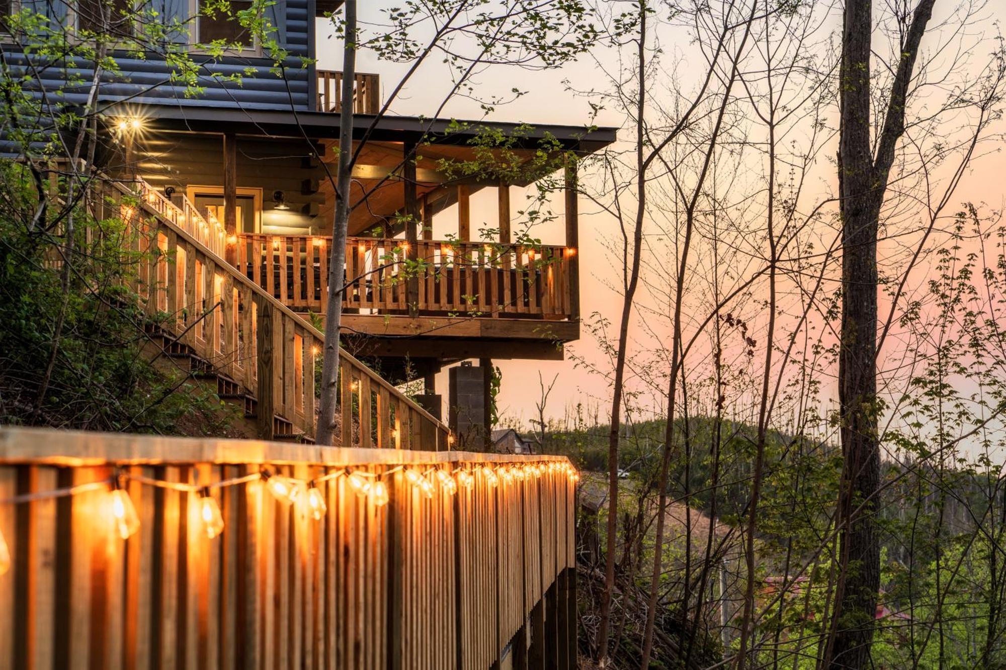 Mountainscape - Brand New Cabin W Views - Hottub - Firetable - Ps5 - Pooltable - 3 Pools แกตลิงเบิร์ก ภายนอก รูปภาพ