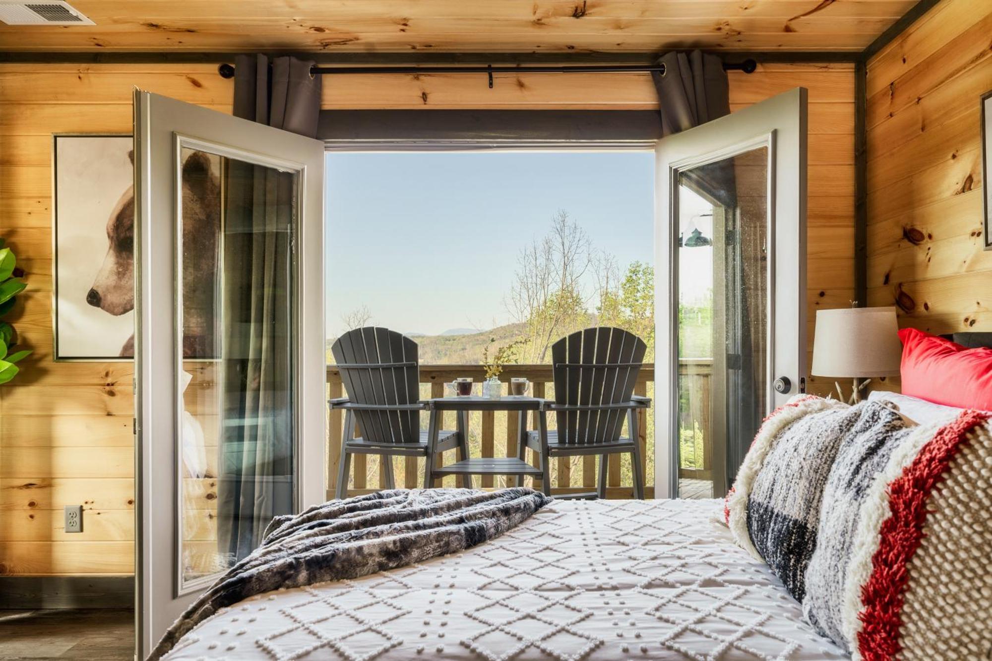 Mountainscape - Brand New Cabin W Views - Hottub - Firetable - Ps5 - Pooltable - 3 Pools แกตลิงเบิร์ก ภายนอก รูปภาพ
