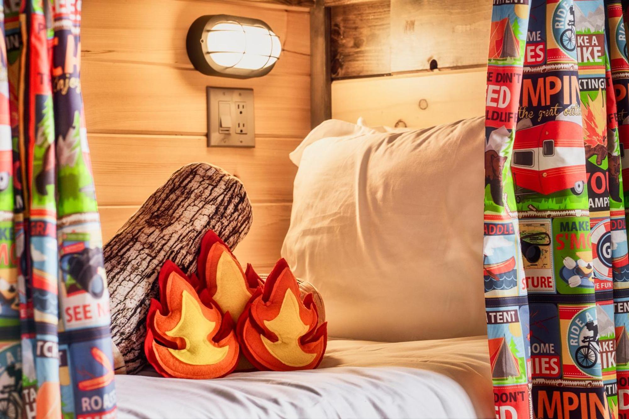 Mountainscape - Brand New Cabin W Views - Hottub - Firetable - Ps5 - Pooltable - 3 Pools แกตลิงเบิร์ก ภายนอก รูปภาพ
