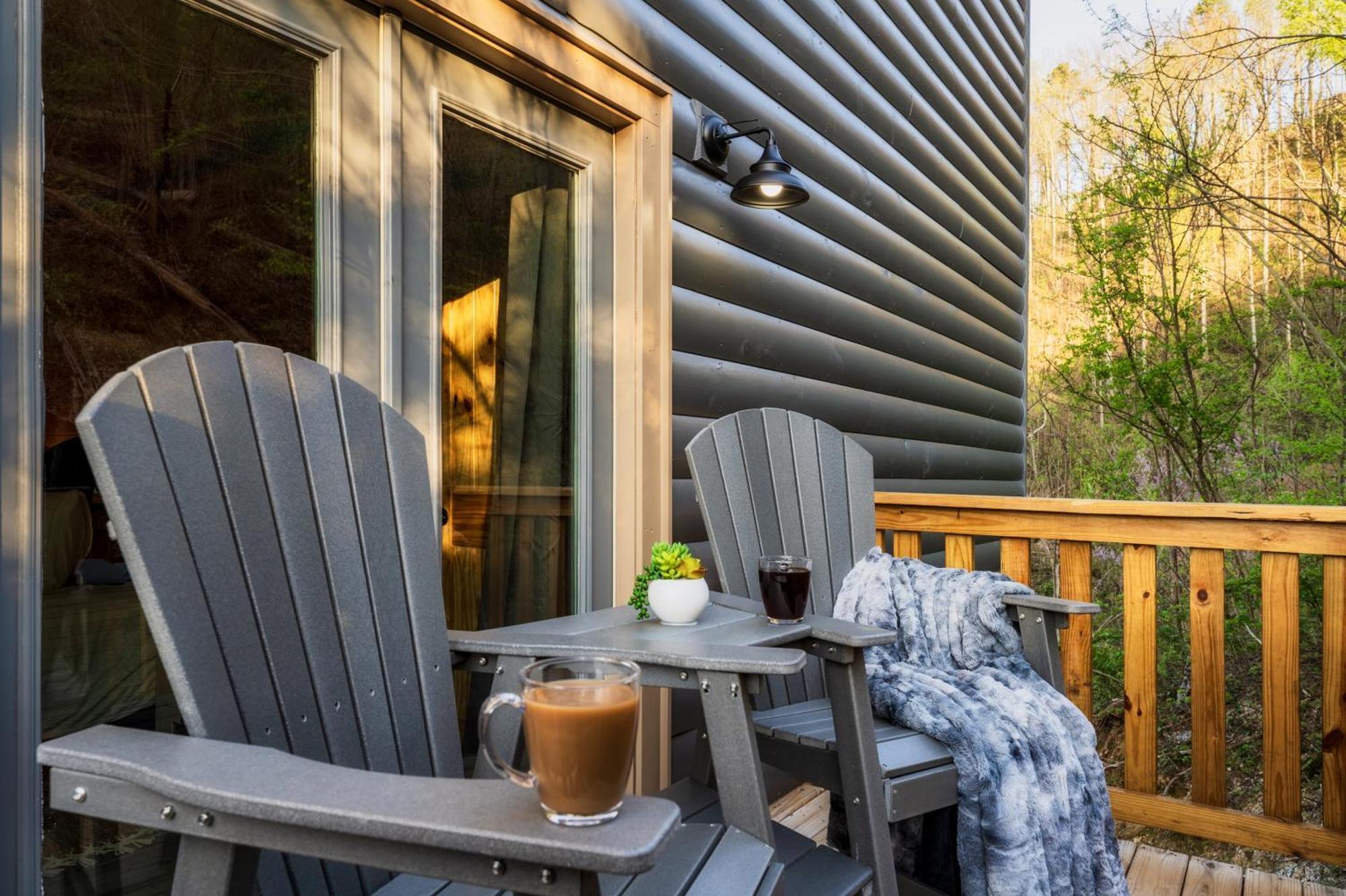Mountainscape - Brand New Cabin W Views - Hottub - Firetable - Ps5 - Pooltable - 3 Pools แกตลิงเบิร์ก ภายนอก รูปภาพ