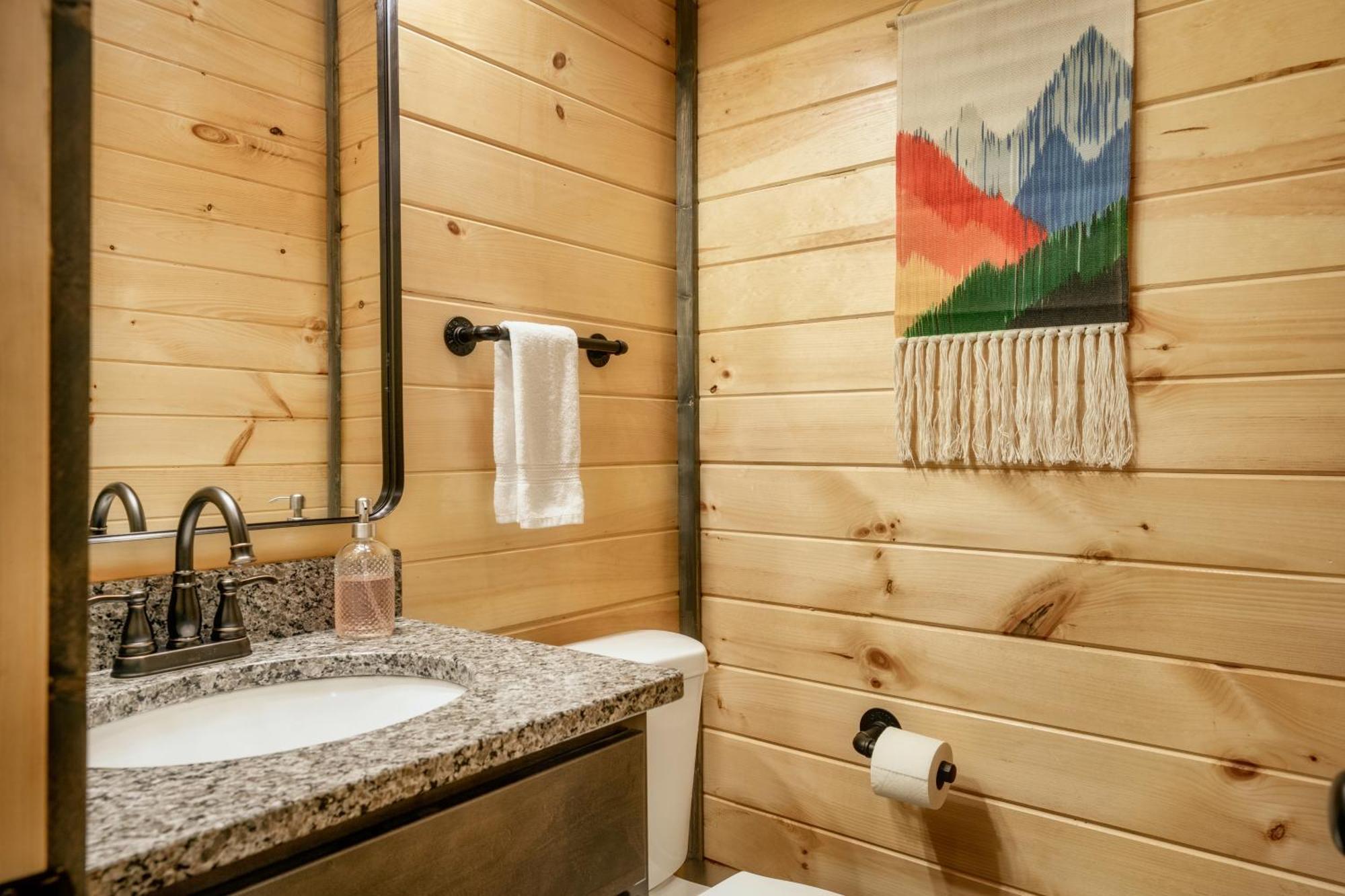 Mountainscape - Brand New Cabin W Views - Hottub - Firetable - Ps5 - Pooltable - 3 Pools แกตลิงเบิร์ก ภายนอก รูปภาพ